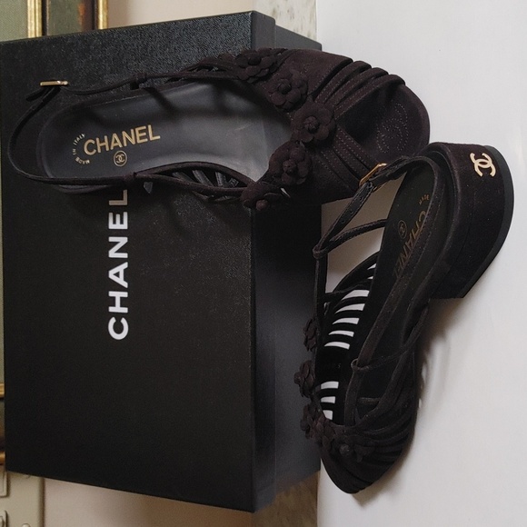 Chanel Black Suede Sandals 40 Interlocking CC Logo Camellia Flowers 2021 Cruise - Picture 4 of 16